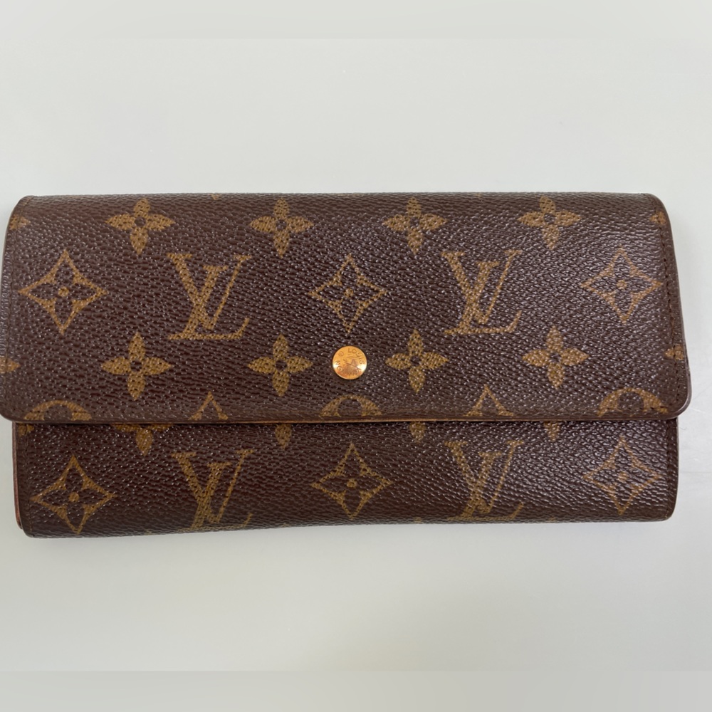 Authentic Louis Vuitton Monogram Sarah Wallet